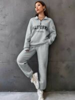 Trening gri modern cu pantaloni stransi la glezna